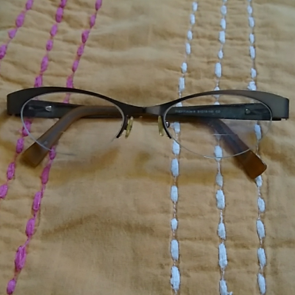 Women's eyeglasses